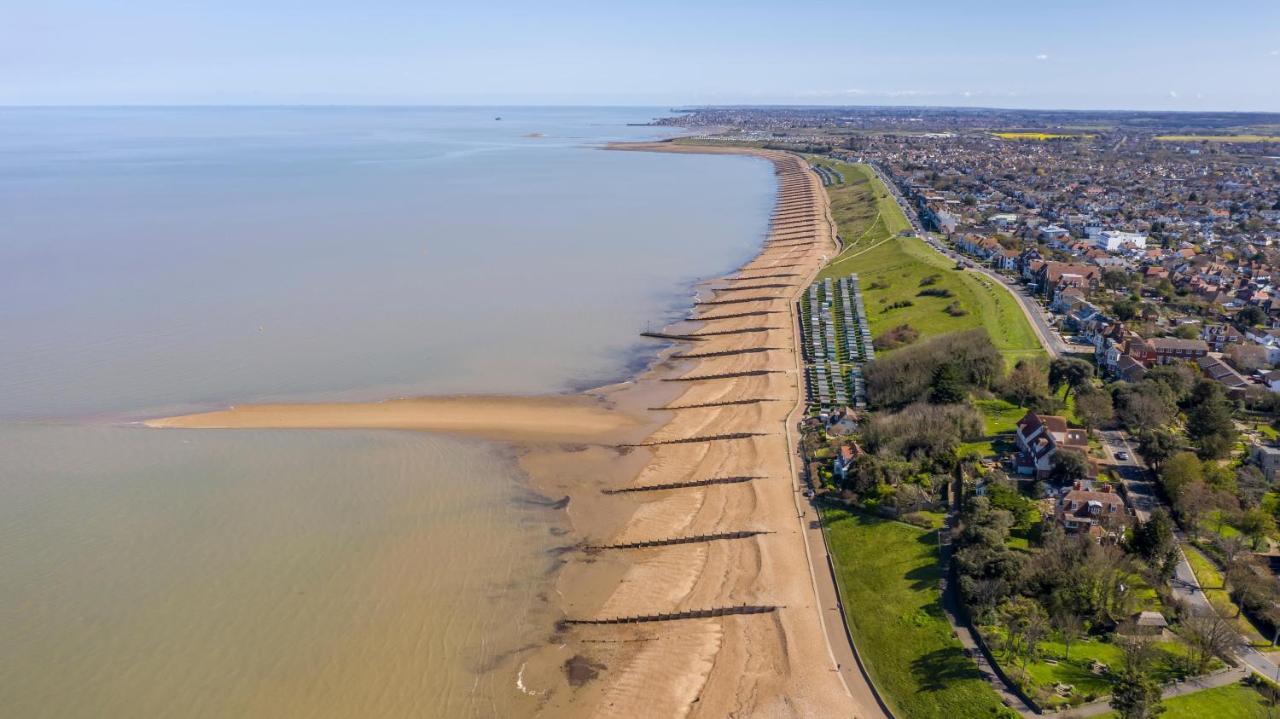 Luxury Caravan At Seaview Holiday Park In Kent Ref 47034Pb Whitstable Exterior photo