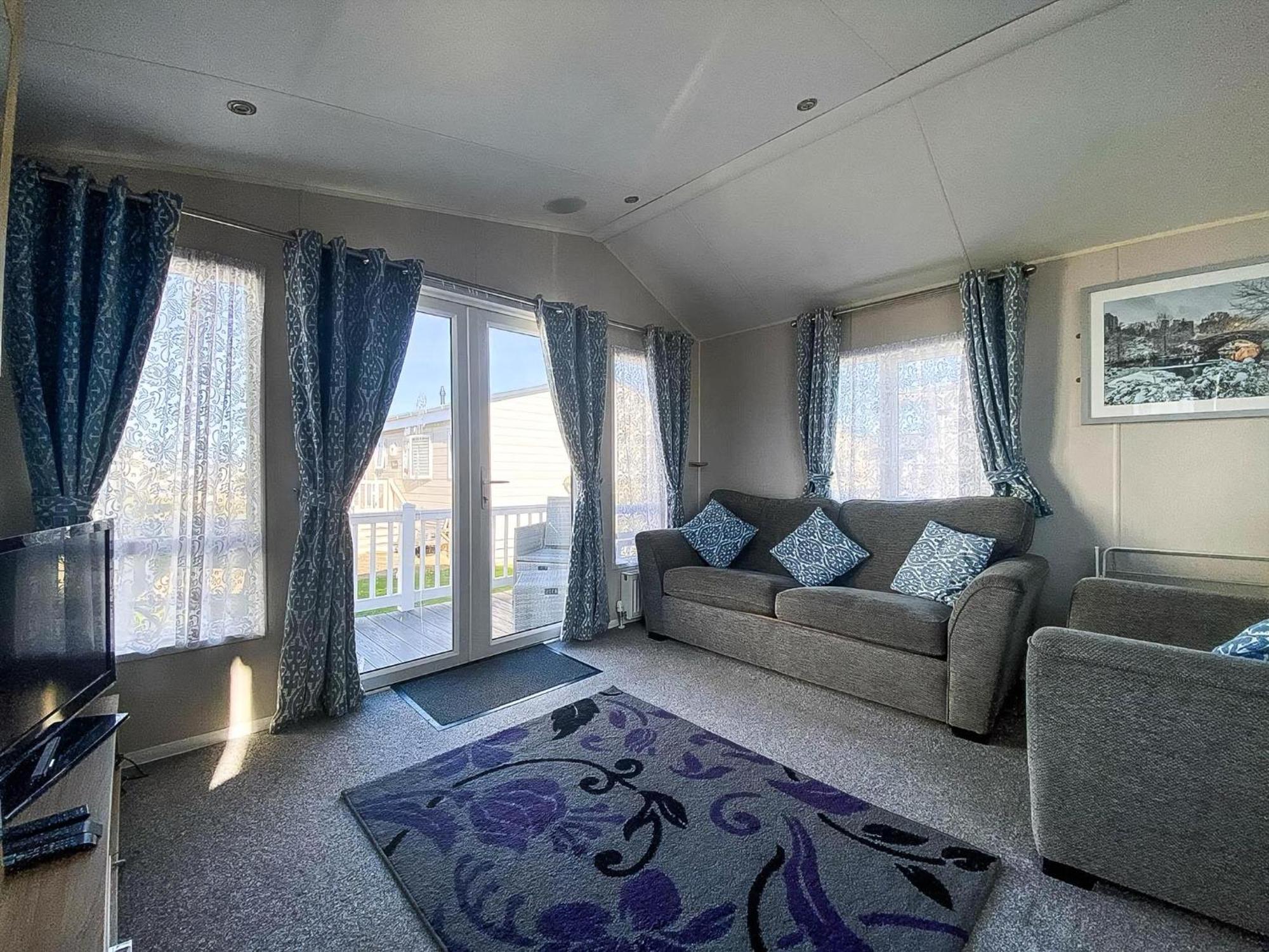 Luxury Caravan At Seaview Holiday Park In Kent Ref 47034Pb Whitstable Exterior photo